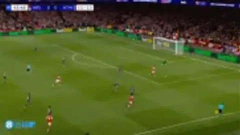 Phá băng! Cú sút của Trossard bị cản phá và Saka ghi bàn bằng cú sút bổ sung! Arsenal dẫn Atletico Madrid Madrid 1-0