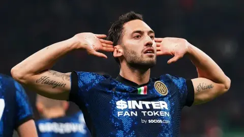 Quan chức Serie A: Cú sút siêu xa của Calhanoglu vào lưới Roma được bầu là bàn thắng đẹp nhất tháng 4