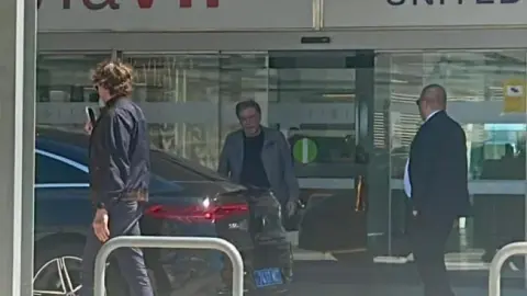 Mundo Deportivo: Zahavi tới Barcelona để chốt gia hạn cho Flick và bàn về tương lai Lewandowski