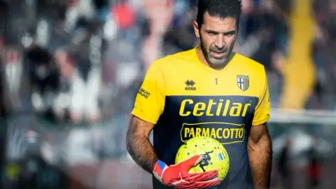 Buffon: Tôi luôn có ước mơ được chơi bóng. Cho đến năm 43, 44 tuổi, tôi mới có cơ hội giành Quả bóng vàng