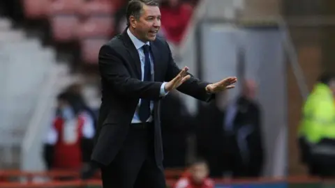 Truyền thông Anh: Leicester City sắp sa thải HLV Rowett, con trai Sir Alex Ferguson được cho là sẽ tiếp quản