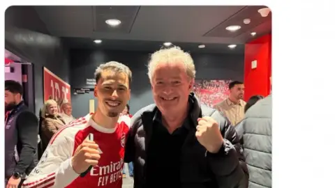 Morgan đăng ảnh chụp cùng Martinelli lên mạng xã hội: Đội Arsenal này chỉ còn một bước nữa là đến sự vĩ đại