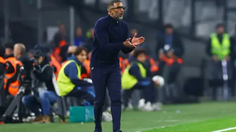 Marseille phạt cầu thủ ở lại qua đêm tại cơ sở huấn luyện, luật sư: Nực cười và có thể dẫn tới hành vi quấy rối
