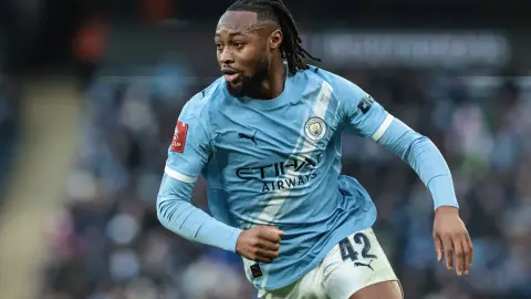 Manchester Evening: Một cổ động viên 71 tuổi của Everton bị bắt vì nghi ngờ phân biệt chủng tộc với Semenho