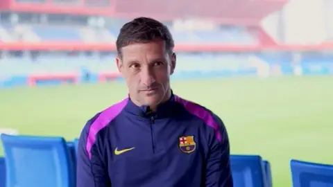 Mundo Deportivo: HLV đội Barcelona B Juliano Belletti sẽ ở lại, 11 cầu thủ đội B đã được Flick triệu tập mùa này