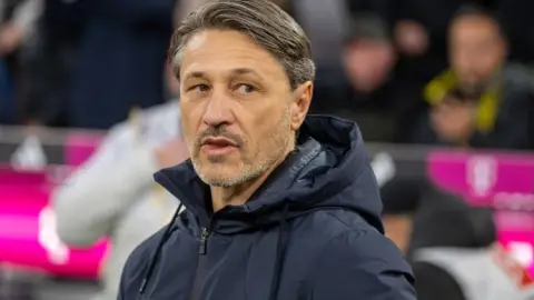 Kovac: Tôi có một thói quen nhỏ. Hễ đội nào thua thì tôi sẽ đổi đồng hồ trên tay.