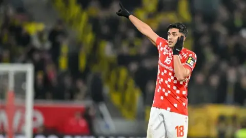Phóng viên: Amiri dự định rời Mainz vào mùa hè này, Galatasaray quan tâm đến anh ấy
