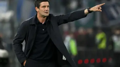 Inter Milan Cựu chiến binh huấn luyện trẻ: Chivu giống như một người cha khi ông huấn luyện đội trẻ. Tôi không ngờ anh ấy lại thành công nhanh đến vậy
