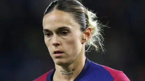 Mundo Deportivo: Nữ cầu thủ León của Barcelona từ chối giảm lương để gia hạn và sắp rời CLB