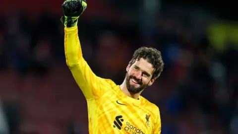 Schira: Juventus và Alisson đã đàm phán các điều khoản cá nhân, hợp đồng 3 năm + mức lương hàng năm 5 triệu euro