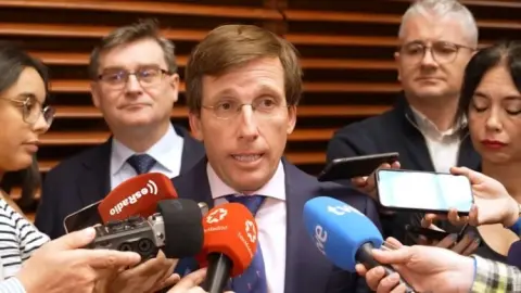 Thị trưởng Madrid: UEFA dùng mọi cách ngăn cản Atletico Madrid tiến lên và trọng tài thực hiện điều này sẽ