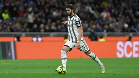Quan chức Serie A: Locatelli và Loftus-Cheek bị phạt 2.000 euro vì lặn