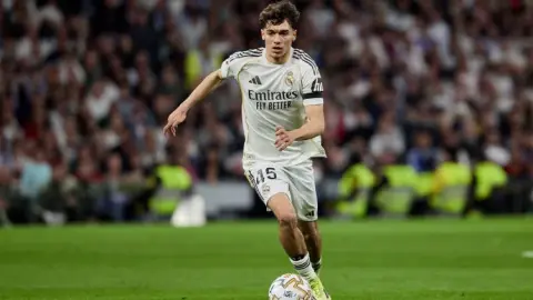 Marca: Arbeloa xem Pitarch là chìa khóa cân bằng tuyến giữa Real Madrid