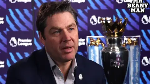 The Sun: Lương năm của CEO Premier League Masters tăng 33% lên 2,6 triệu bảng