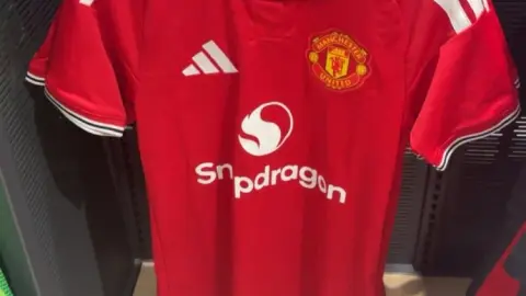 Man United sẽ mặc áo mới trong 2 trận cuối cùng ở Premier League mùa này