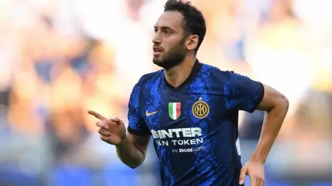 Phóng viên: Calhanoglu tập riêng, Luis Henrique trở lại một phần buổi tập của Inter