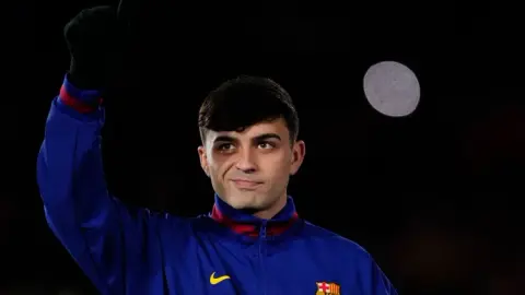 Pedri thích mẫu áo El Clasico mới, hy vọng một ngày Barca hợp tác với Quevedo