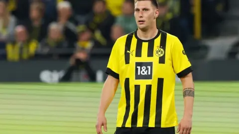 Süle: Bayern thường cân tôi vào thứ Năm, vì vậy tôi đã nhịn ăn vào thứ Tư và đi tắm hơi, và tôi đã giảm được 2,5 kg.