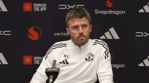 Carrick: Cuối mùa giải là lúc nói về tương lai và tôi không bao giờ làm việc với tâm lý ngắn hạn