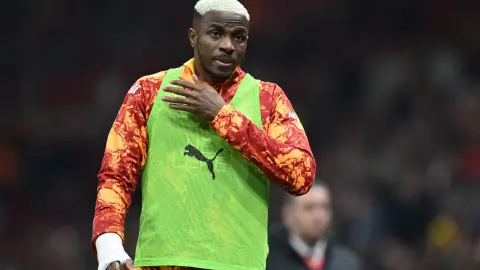 Malouda: Osimhen thuộc Premier League, Chelsea và Liverpool phù hợp với anh hơn Man United