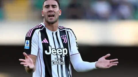 Juventus đề nghị gia hạn, Vlahovic vẫn chờ lời mời từ các ông lớn