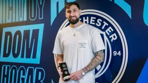 Donnarumma và Alex Greenwood được Man City vinh danh ở giải PFA Community Champion