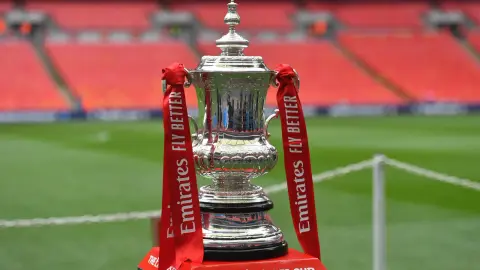 Manchester United: Manchester United và Manchester City không hài lòng với địa điểm tổ chức trận chung kết FA Youth Cup. Sân vận động Joey có sức chứa chỉ 7.000 người.