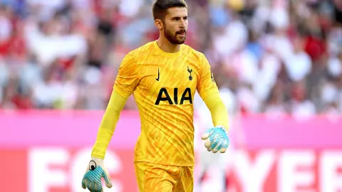 Inter chưa đạt thỏa thuận với Tottenham về Vicario