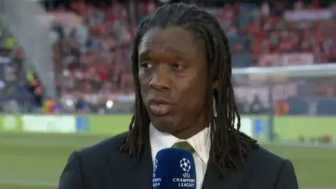 Seedorf chê Bayern mắc quá nhiều sai sót kỹ thuật ở bàn thua trước PSG