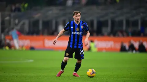 Barella khẩu chiến với hậu vệ Parma sau pha va chạm căng thẳng