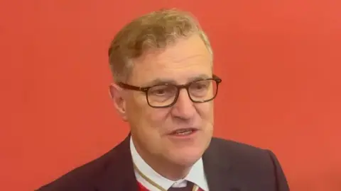 Dressen: Tôi chân thành bày tỏ sự tôn trọng với đội bóng Bayern này, chúng tôi xứng đáng tiến xa hơn