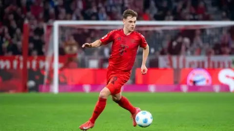Kimmich thành cầu thủ gặp PSG nhiều nhất lịch sử Champions League