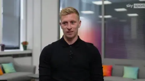 Hậu vệ 36 tuổi của Sheffield United Ben Mee tuyên bố giải nghệ sau khi mùa giải năm nay kết thúc. Cầu thủ này đến từ lò đào tạo trẻ của Manchester City.
