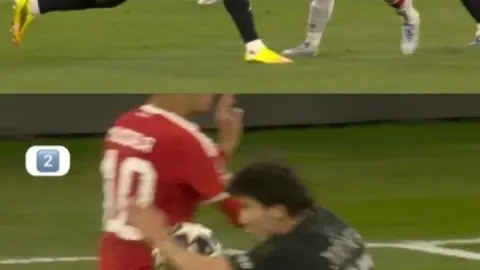 Hiệp một Bayern gặp PSG nóng vì hai quyết định gây tranh cãi liên tiếp