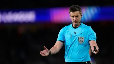Atletico khiếu nại lên UEFA vì cho rằng Griezmann bị từ chối phạt đền và bù giờ quá ít