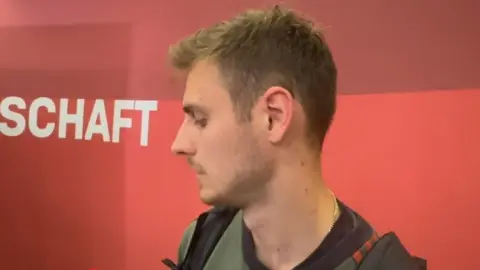 Stanisic: Tiêu chuẩn thổi phạt bóng chạm tay thiếu nhất quán nhưng Bayern bị loại vì chính mình