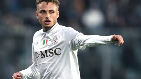Romano: Galatasaray sẽ không mua đứt Noah Long, cầu thủ sẽ trở lại Napoli và tương lai sẽ được định đoạt