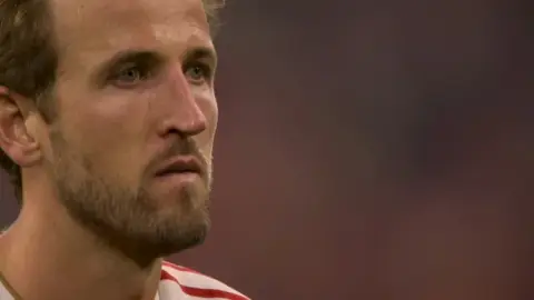 Bỏ lỡ trận chung kết Champions League! Kane trông cô đơn sau trận đấu và suýt khóc