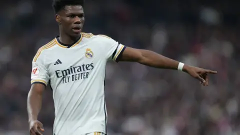 Romano: Chuyện Tchouameni xung đột với Valverde là có thật, quan hệ nội bộ Real Madrid đang căng thẳng