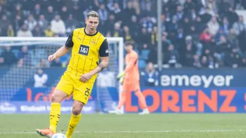 Süle: Tôi hy vọng mình có thể thi đấu thêm 10 giây hoặc 1 phút nữa để có thể chào tạm biệt các cổ động viên nhà. 5 phút cũng được