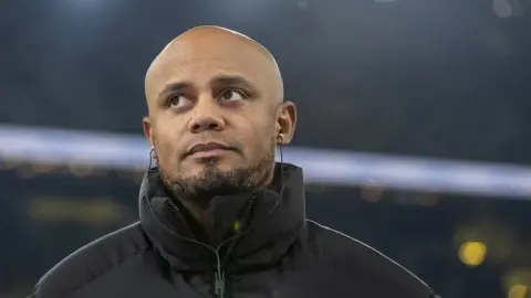 Kompany: Tranh cãi bóng chạm tay không phải tất cả, nhưng đã ảnh hưởng trận đấu