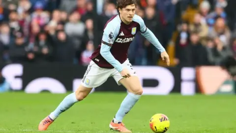 Viết bình luận trên Villa: Watkins đánh thức ký ức Tuchel, Lindelof trở thành cầu thủ bất ngờ ở hàng tiền vệ