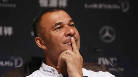 Gullit kể về mâu thuẫn trong đội Real Madrid: Chuyện bình thường, tuần nào chúng tôi cũng cãi nhau trong phòng thay đồ