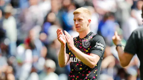 Chính thức Brentford: Cựu hậu vệ 36 tuổi Ben Mee sẽ giải nghệ vào cuối mùa này