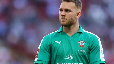 BBC: Nếu Southampton thăng hạng Premier League, họ sẽ mua đứt thủ thành Peretz của Bayern với giá 8 triệu euro