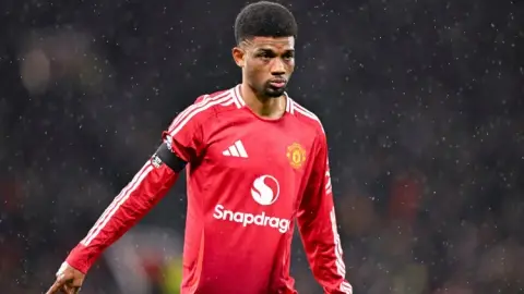 Báo Anh: Sunderland muốn tái ký Amad và xem anh là mục tiêu trong mơ