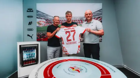 Roma lam viec voi Leverkusen de hoi mua hai tai nang tre