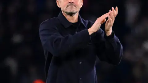 Dự kiến ​​​​sẽ đạt được hai chiến thắng Champions League liên tiếp! Paris Saint-Germain chúc mừng sinh nhật HLV Enrique lần thứ 56