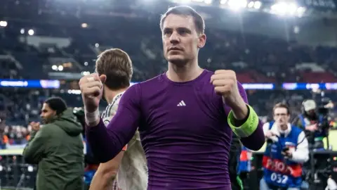 Falk: Tôi khá chắc chắn Neuer sẽ thi đấu thêm một năm nữa và có thể có cơ hội góp mặt ở World Cup