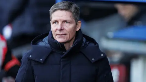Glasner: Ngày mai toàn đội được nghỉ và sẽ cố gắng mang cúp UEFA Europa League về Selhurst